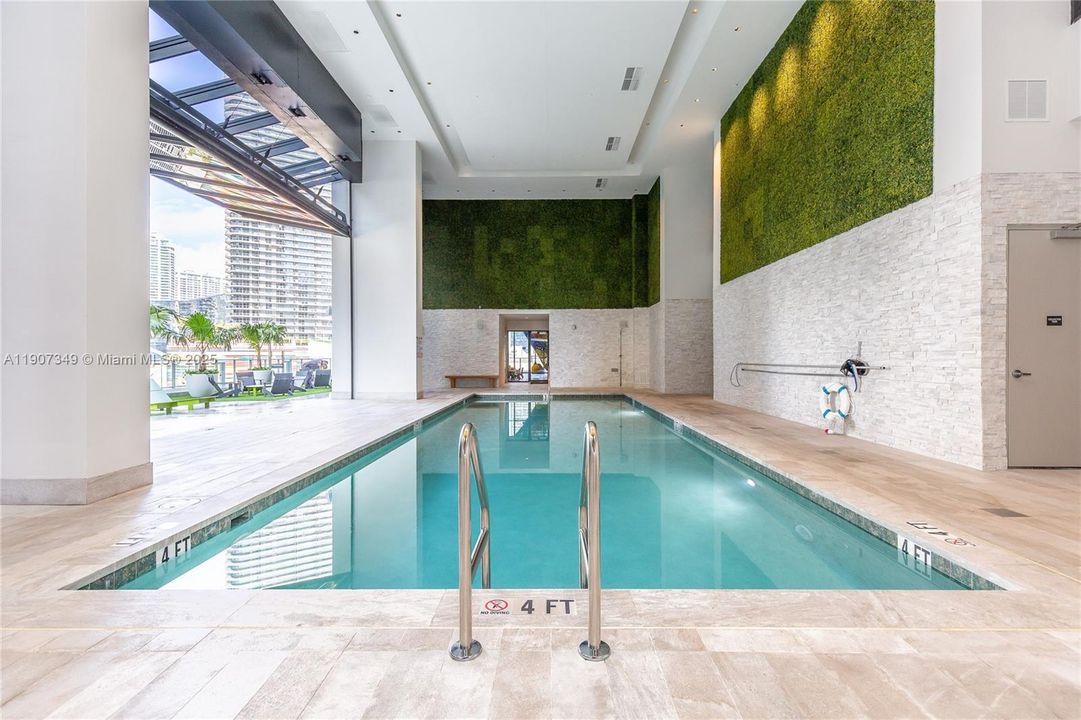 合同活跃: $6,900 (2 贝兹, 3 浴室, 1314 平方英尺)