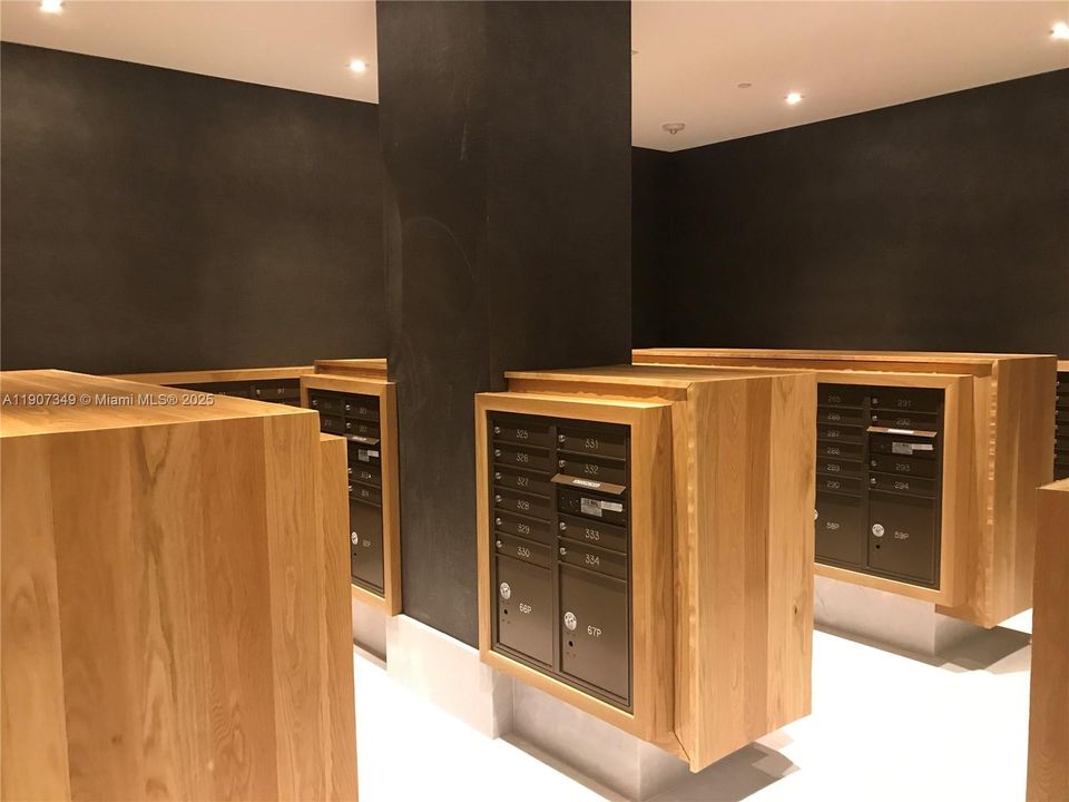 合同活跃: $6,900 (2 贝兹, 3 浴室, 1314 平方英尺)