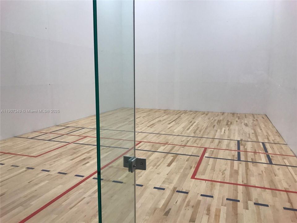 合同活跃: $6,900 (2 贝兹, 3 浴室, 1314 平方英尺)