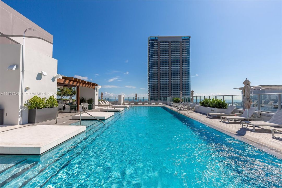 合同活跃: $6,900 (2 贝兹, 3 浴室, 1314 平方英尺)