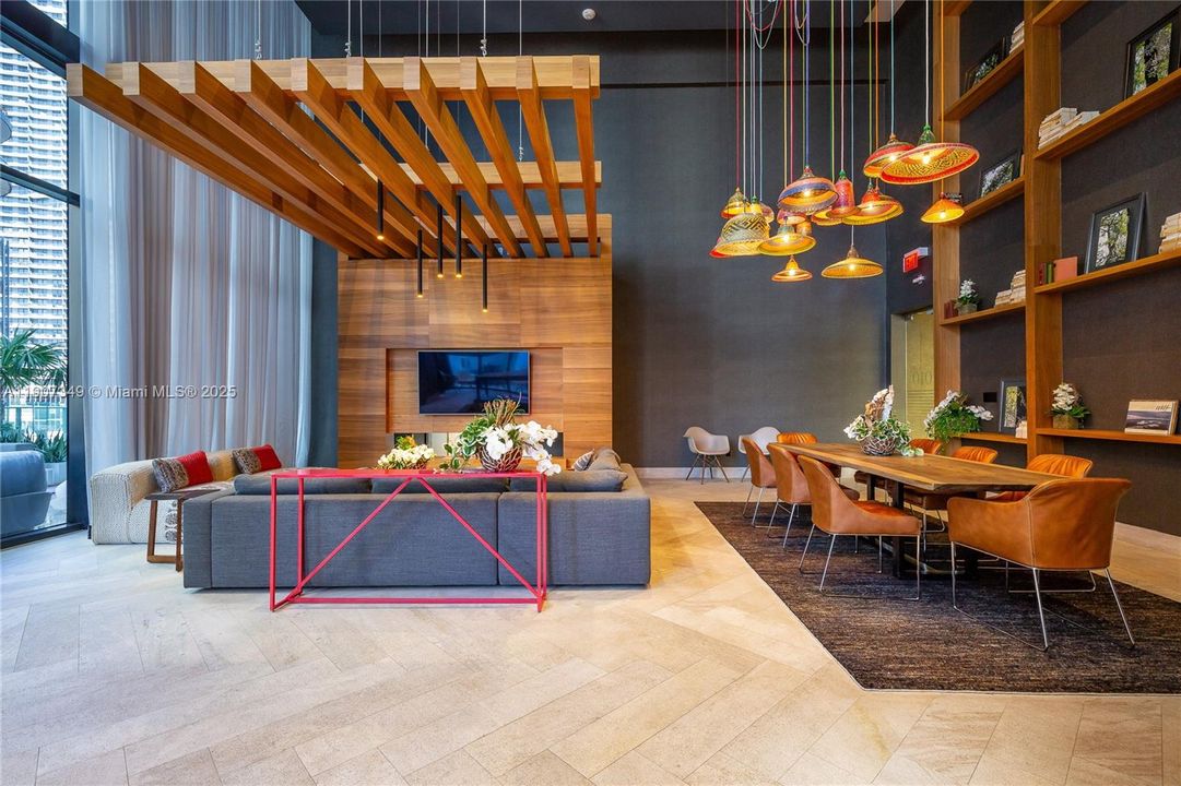 合同活跃: $6,900 (2 贝兹, 3 浴室, 1314 平方英尺)