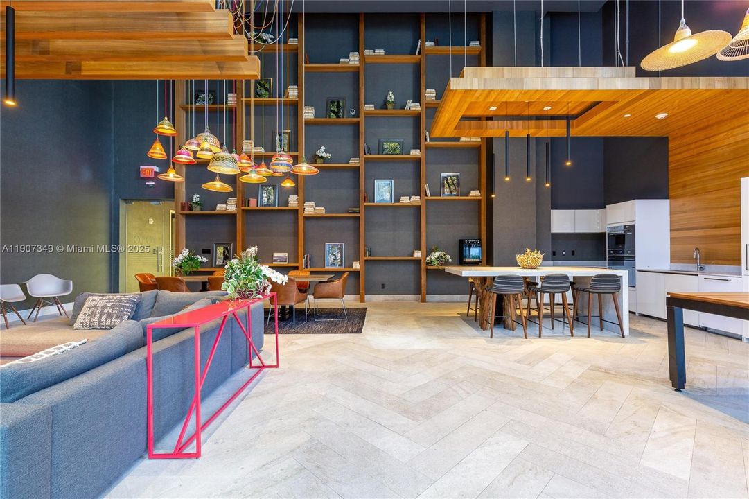 合同活跃: $6,900 (2 贝兹, 3 浴室, 1314 平方英尺)