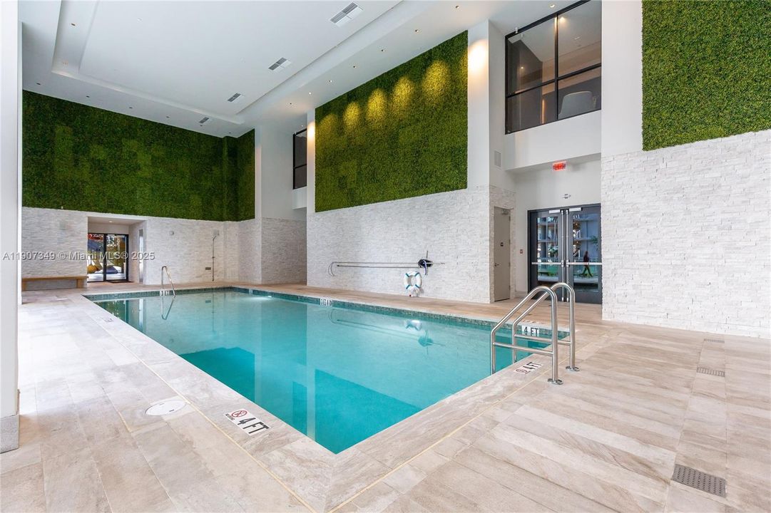 合同活跃: $6,900 (2 贝兹, 3 浴室, 1314 平方英尺)