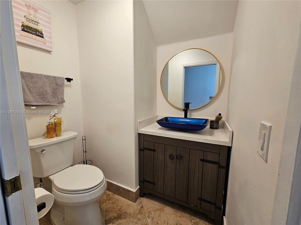 合同活跃: $5,800 (5 贝兹, 2 浴室, 3616 平方英尺)