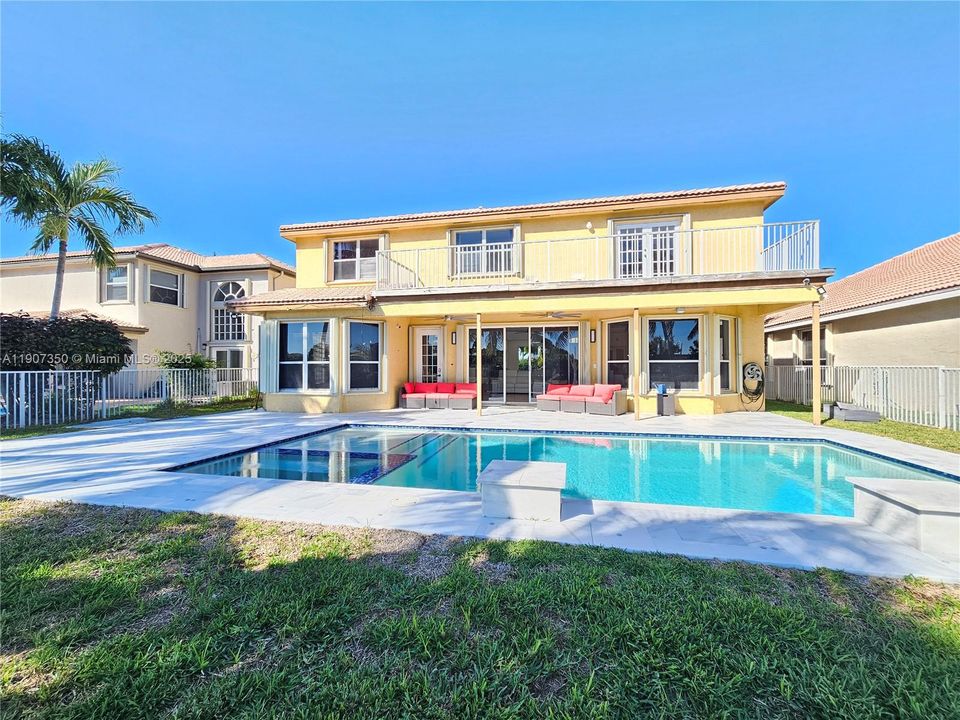 合同活跃: $5,800 (5 贝兹, 2 浴室, 3616 平方英尺)