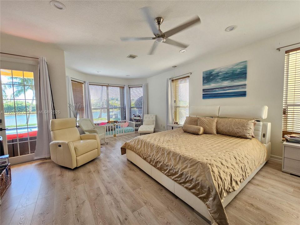 合同活跃: $5,800 (5 贝兹, 2 浴室, 3616 平方英尺)