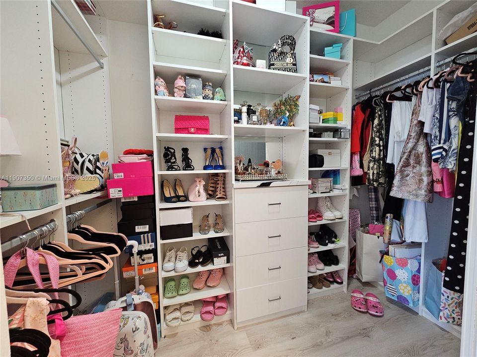 合同活跃: $5,800 (5 贝兹, 2 浴室, 3616 平方英尺)