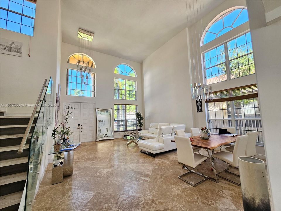 合同活跃: $5,800 (5 贝兹, 2 浴室, 3616 平方英尺)