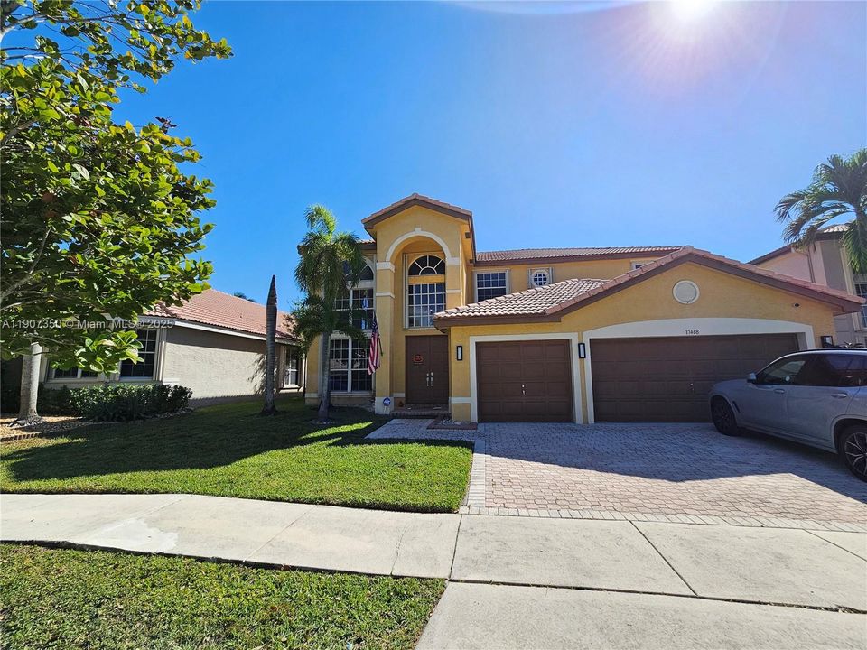 合同活跃: $5,800 (5 贝兹, 2 浴室, 3616 平方英尺)