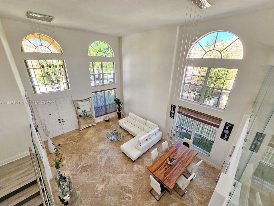 合同活跃: $5,800 (5 贝兹, 2 浴室, 3616 平方英尺)