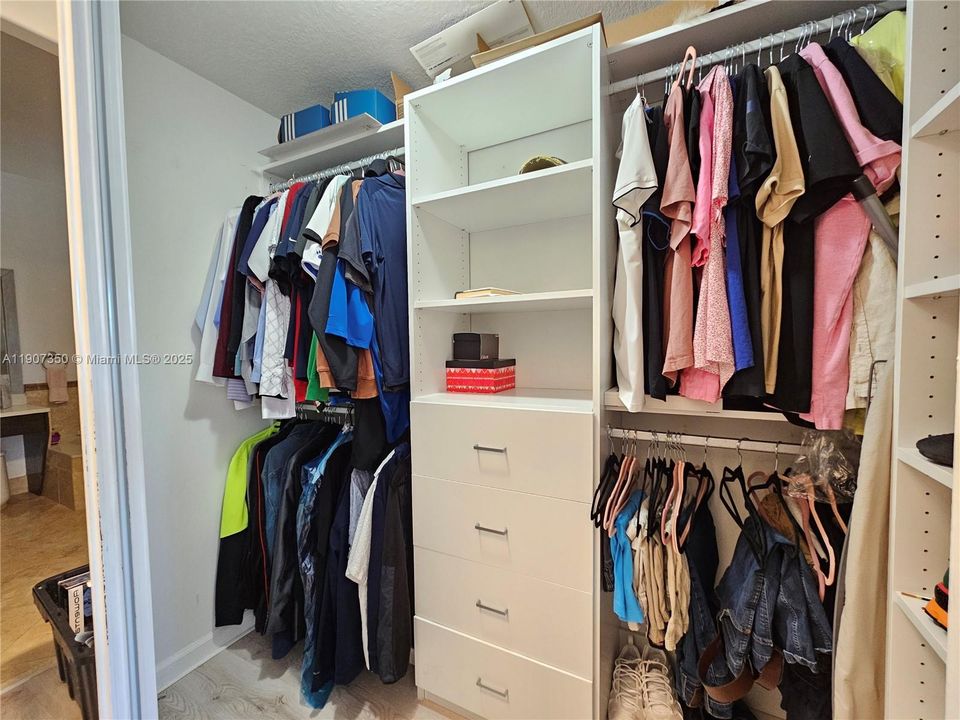 合同活跃: $5,800 (5 贝兹, 2 浴室, 3616 平方英尺)