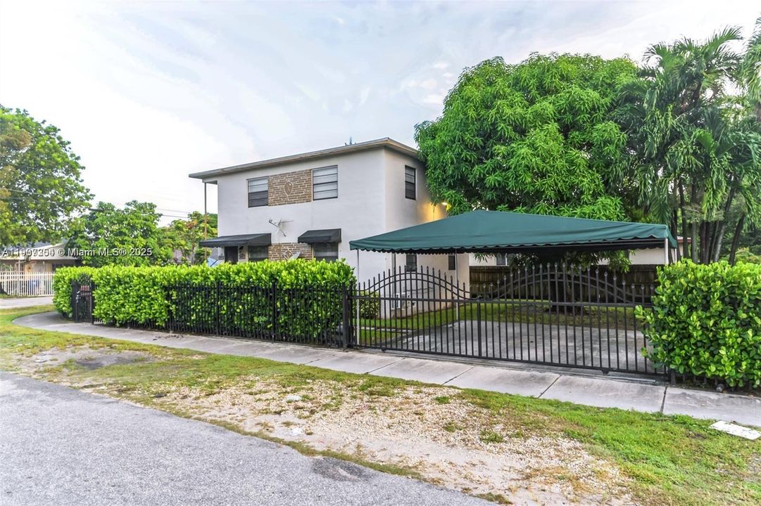 出租: $2,300 (2 贝兹, 1 浴室, 1648 平方英尺)