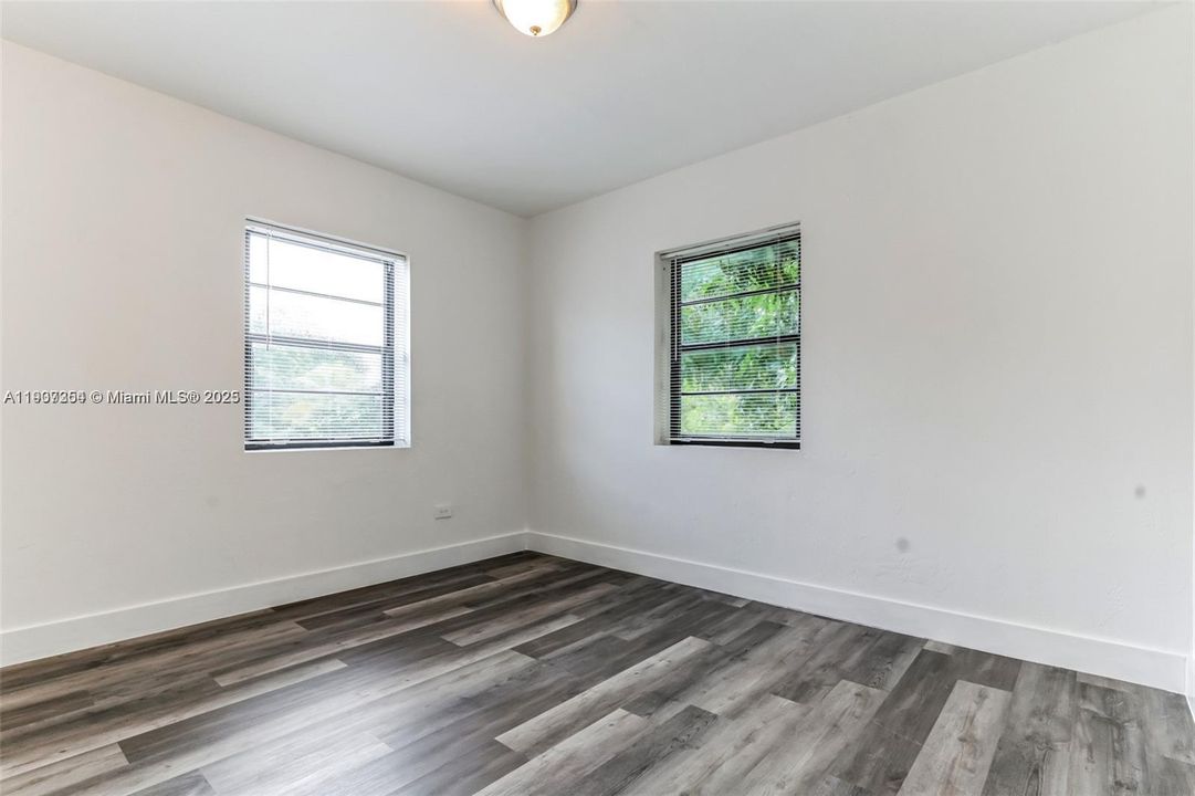 出租: $2,300 (2 贝兹, 1 浴室, 1648 平方英尺)