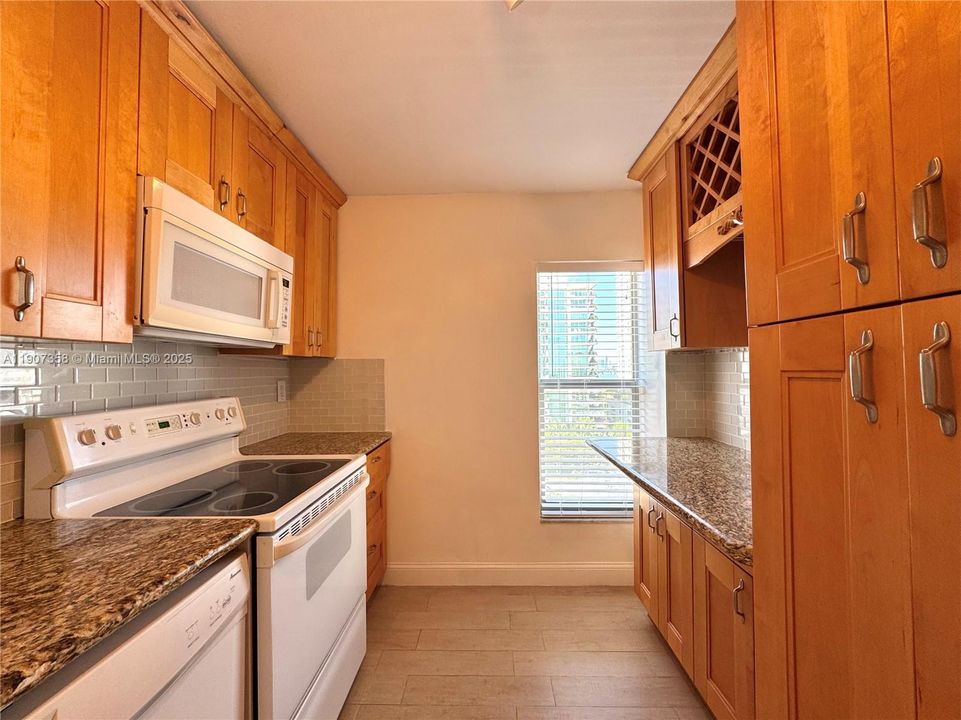 Activo con contrato: $2,800 (2 camas, 1 baños, 829 Pies cuadrados)