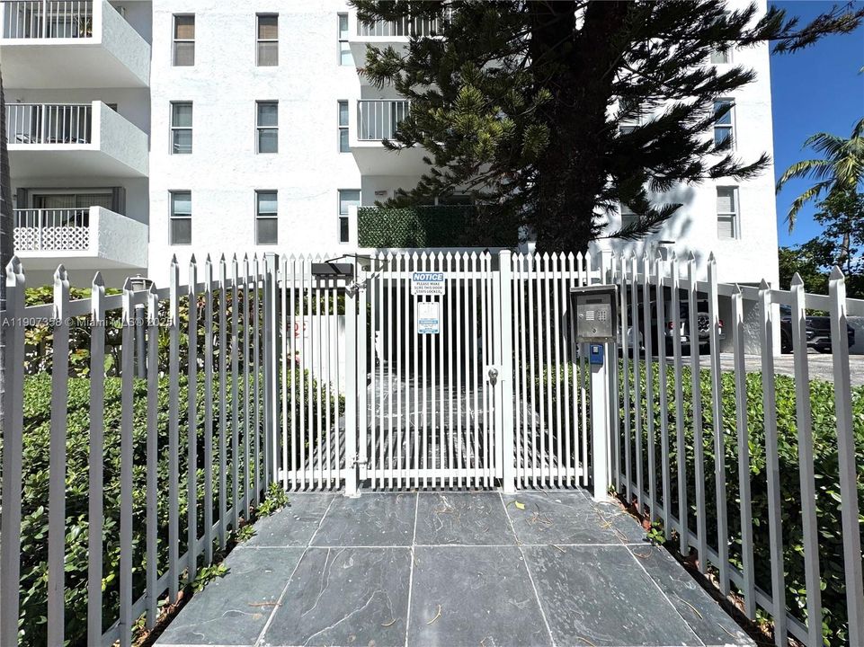 Activo con contrato: $2,800 (2 camas, 1 baños, 829 Pies cuadrados)