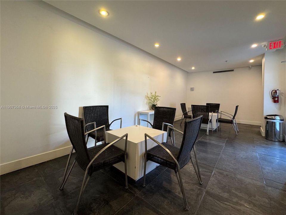 Activo con contrato: $2,800 (2 camas, 1 baños, 829 Pies cuadrados)