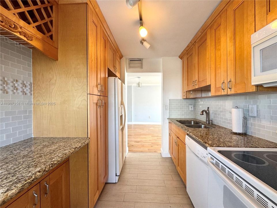 Activo con contrato: $2,800 (2 camas, 1 baños, 829 Pies cuadrados)