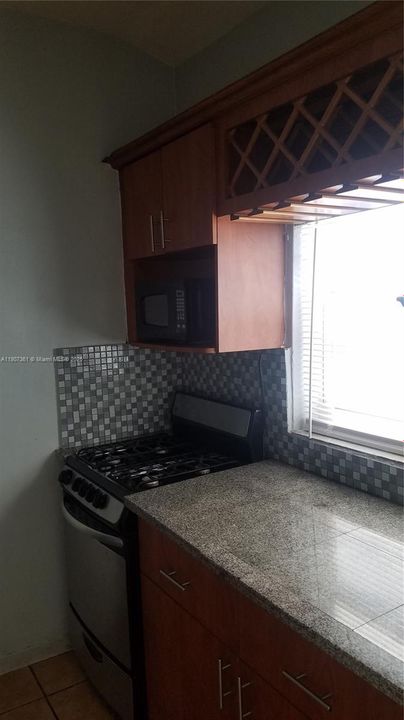 最近租的: $1,650 (1 贝兹, 1 浴室, 465 平方英尺)