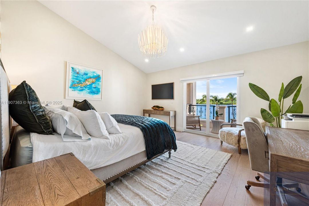 For Sale: $5,600,000 (3 beds, 3 baths, 2744 Square Feet)