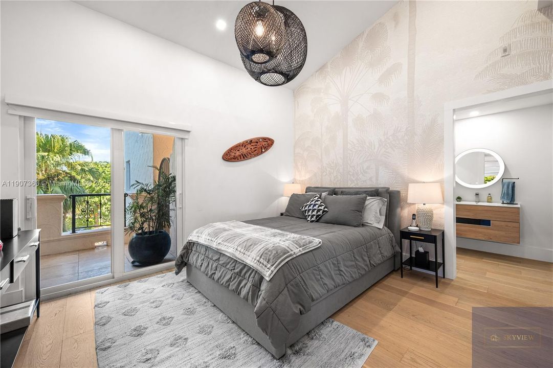 For Sale: $5,600,000 (3 beds, 3 baths, 2744 Square Feet)