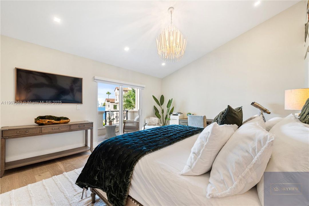 For Sale: $5,600,000 (3 beds, 3 baths, 2744 Square Feet)