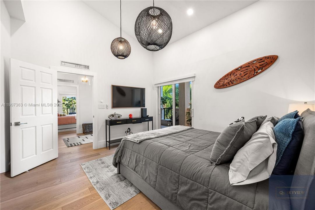 For Sale: $5,600,000 (3 beds, 3 baths, 2744 Square Feet)