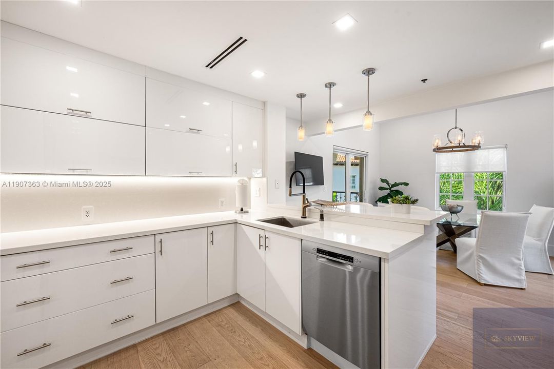 For Sale: $5,600,000 (3 beds, 3 baths, 2744 Square Feet)