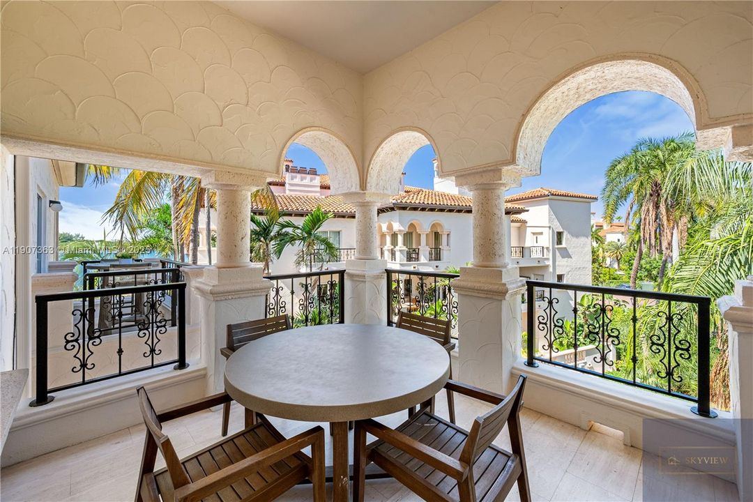 For Sale: $5,600,000 (3 beds, 3 baths, 2744 Square Feet)