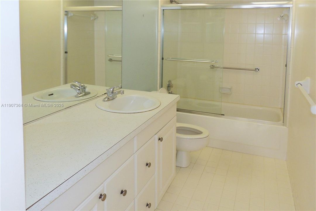 待售: $220,000 (1 贝兹, 1 浴室, 600 平方英尺)