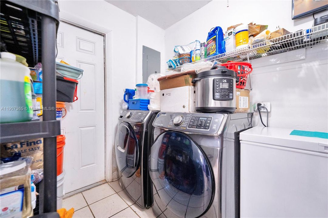 For Sale: $595,000 (4 beds, 2 baths, 1270 Square Feet)