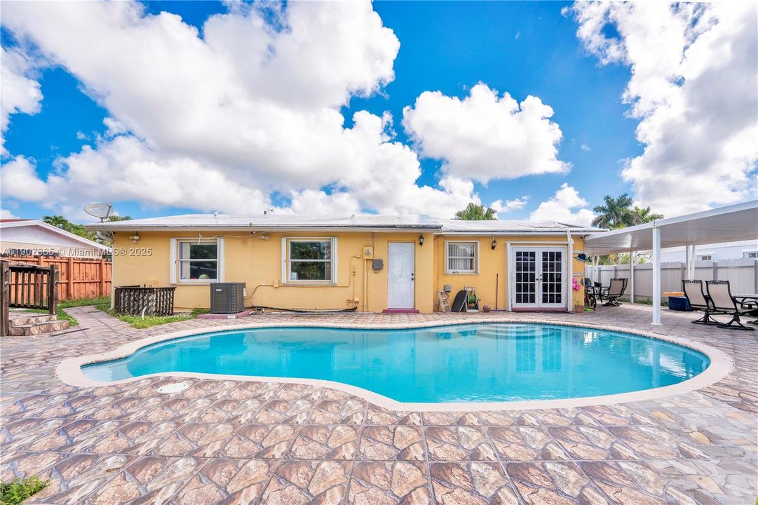 For Sale: $595,000 (4 beds, 2 baths, 1270 Square Feet)