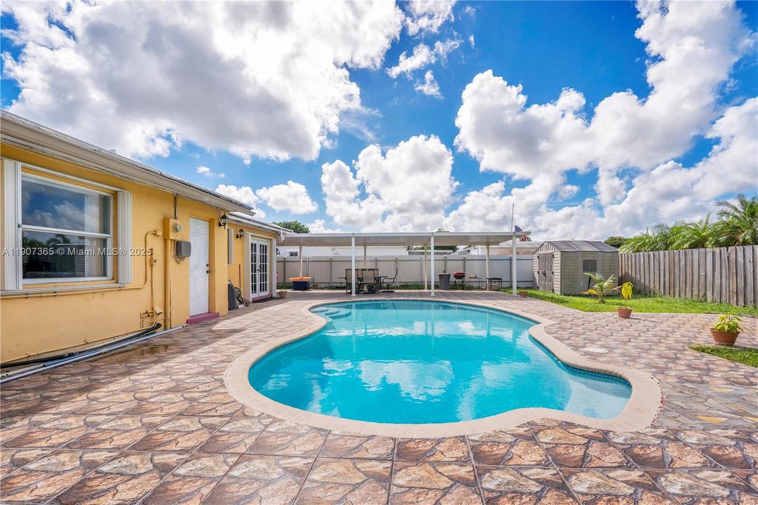 For Sale: $595,000 (4 beds, 2 baths, 1270 Square Feet)