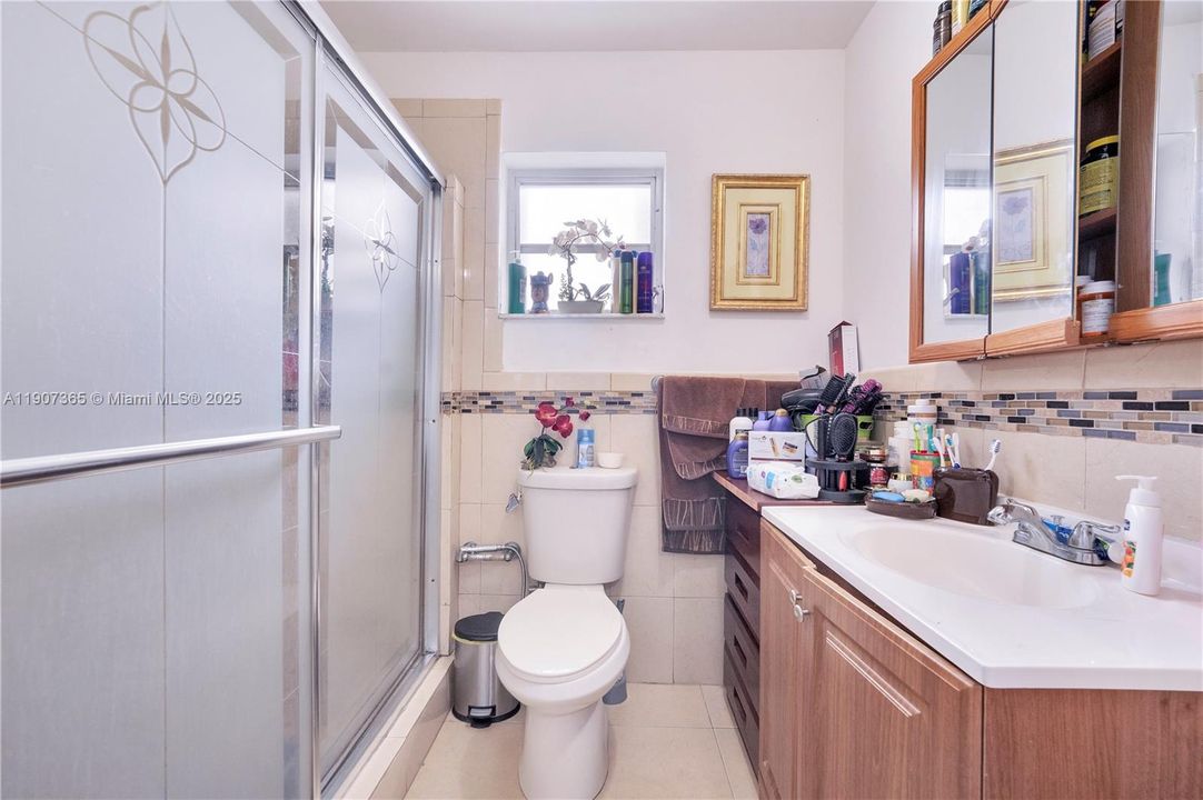 For Sale: $595,000 (4 beds, 2 baths, 1270 Square Feet)