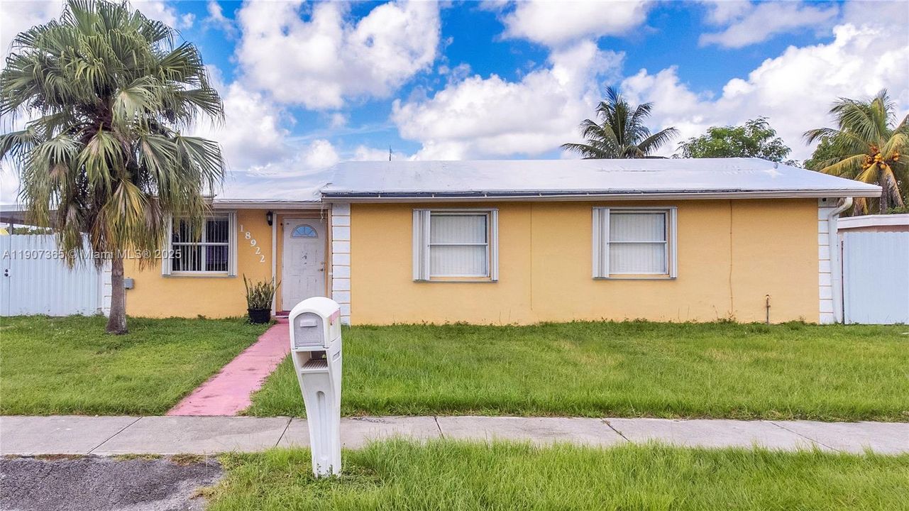 For Sale: $595,000 (4 beds, 2 baths, 1270 Square Feet)