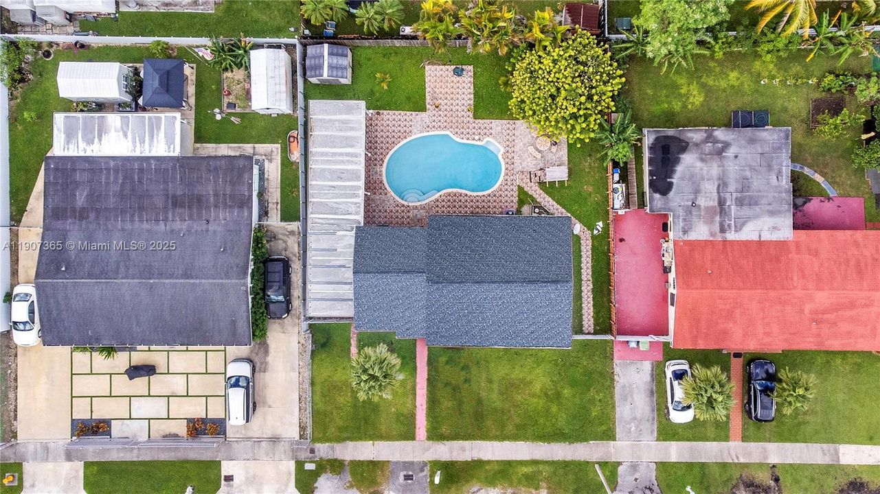 For Sale: $595,000 (4 beds, 2 baths, 1270 Square Feet)