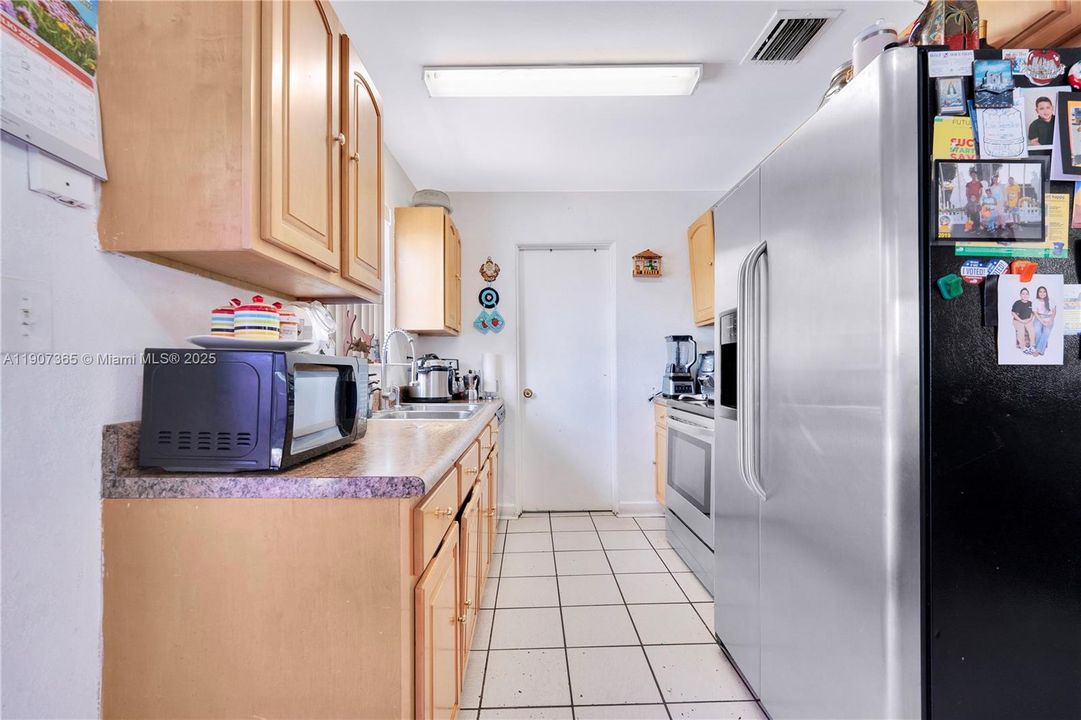 For Sale: $595,000 (4 beds, 2 baths, 1270 Square Feet)