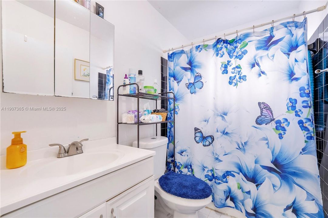 For Sale: $595,000 (4 beds, 2 baths, 1270 Square Feet)