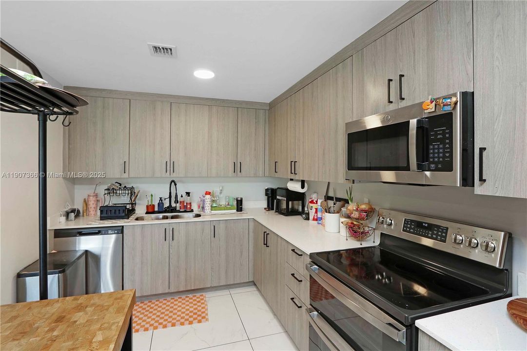 For Sale: $409,000 (4 beds, 3 baths, 1398 Square Feet)