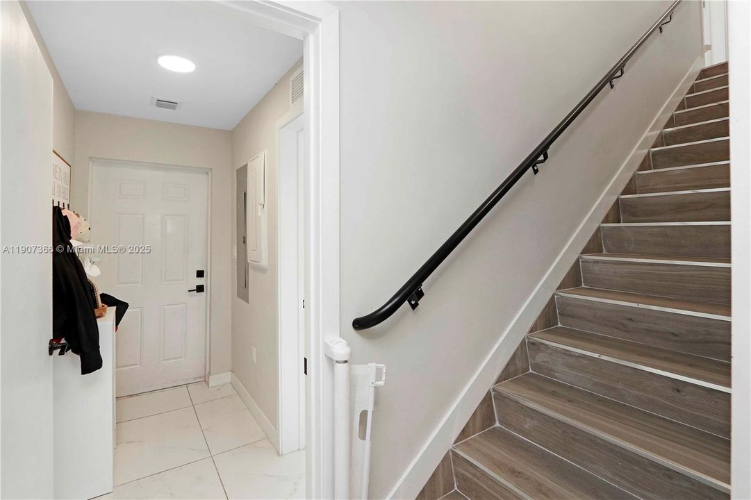 For Sale: $409,000 (4 beds, 3 baths, 1398 Square Feet)