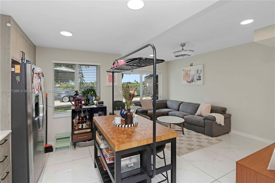 For Sale: $409,000 (4 beds, 3 baths, 1398 Square Feet)