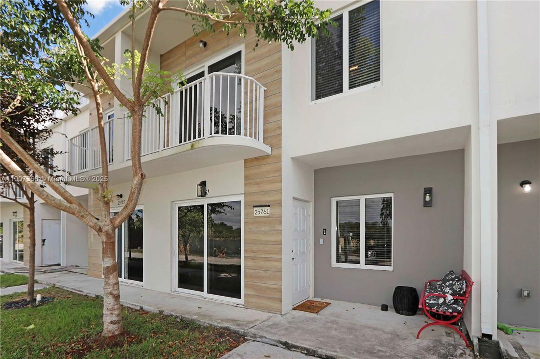 For Sale: $409,000 (4 beds, 3 baths, 1398 Square Feet)