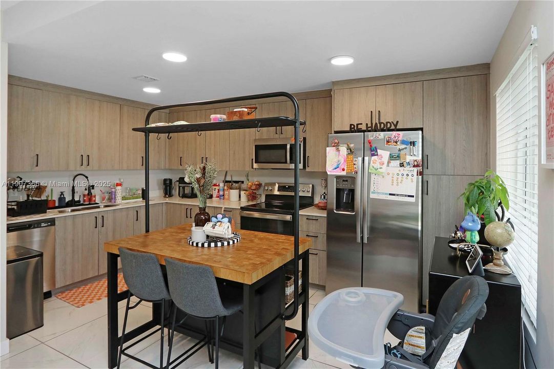 For Sale: $409,000 (4 beds, 3 baths, 1398 Square Feet)