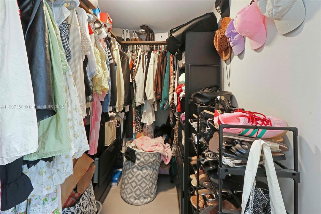 For Sale: $409,000 (4 beds, 3 baths, 1398 Square Feet)