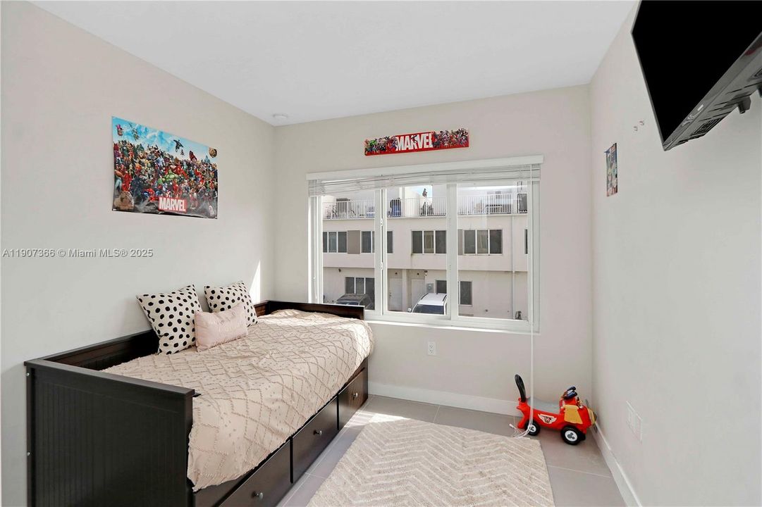 For Sale: $409,000 (4 beds, 3 baths, 1398 Square Feet)