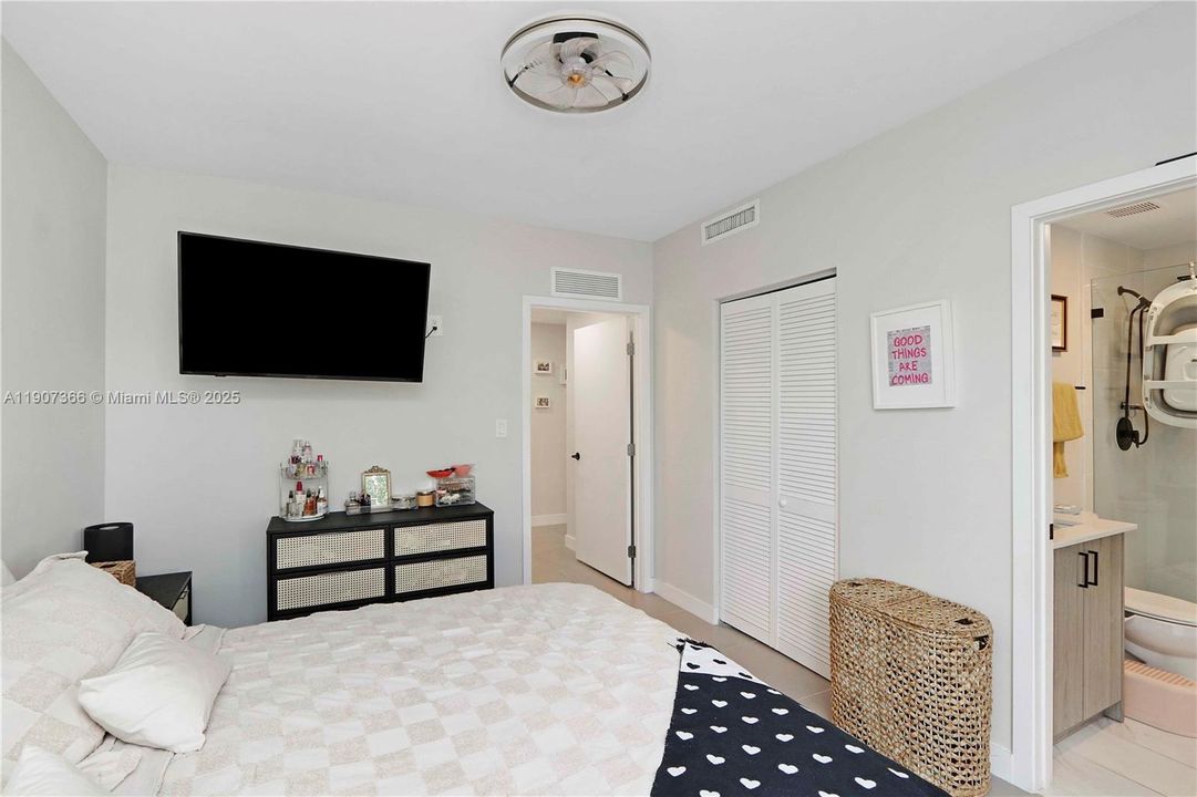 For Sale: $409,000 (4 beds, 3 baths, 1398 Square Feet)