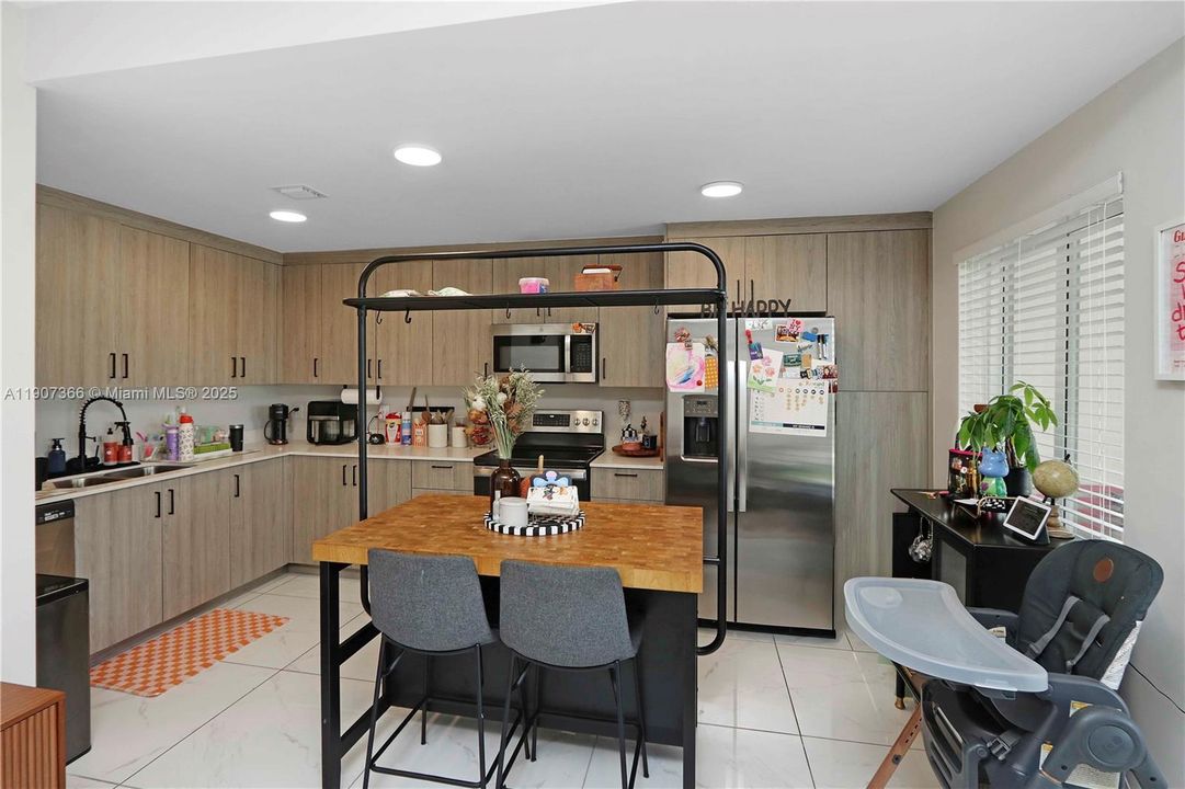 For Sale: $409,000 (4 beds, 3 baths, 1398 Square Feet)