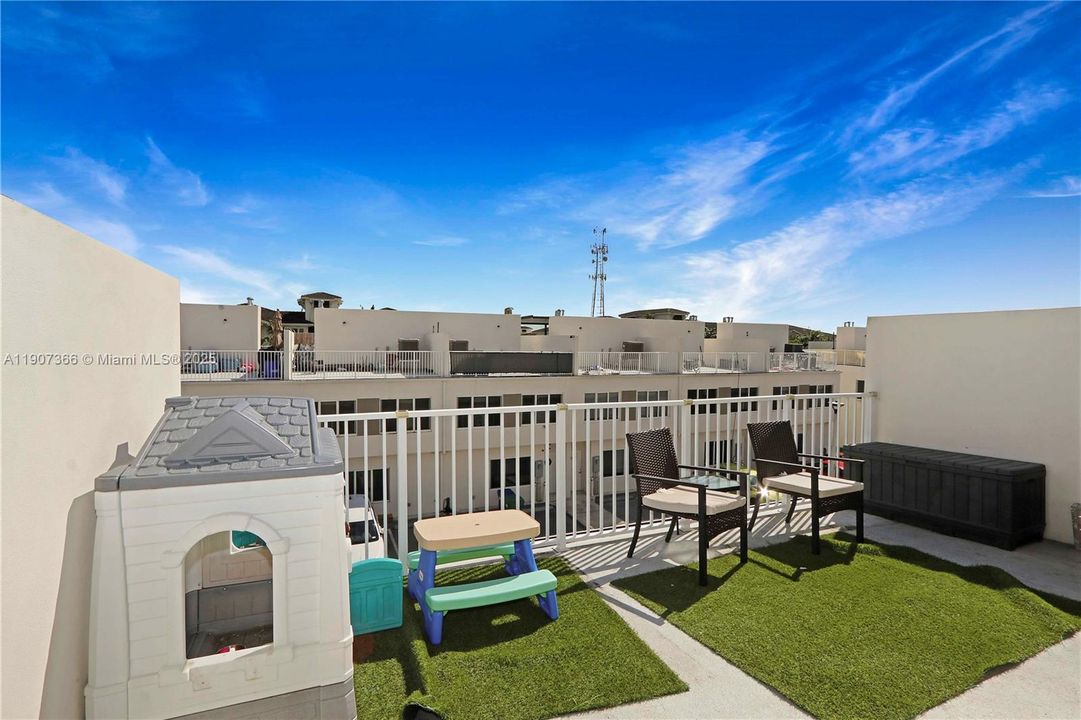 For Sale: $409,000 (4 beds, 3 baths, 1398 Square Feet)