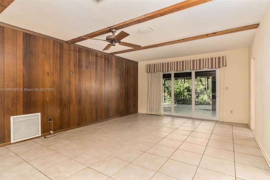 Active With Contract: $950,000 (3 beds, 2 baths, 1991 Square Feet)