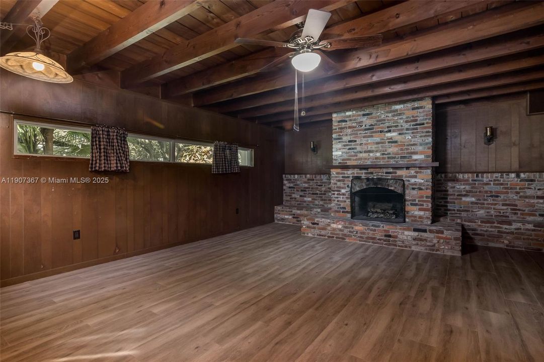 Active With Contract: $950,000 (3 beds, 2 baths, 1991 Square Feet)