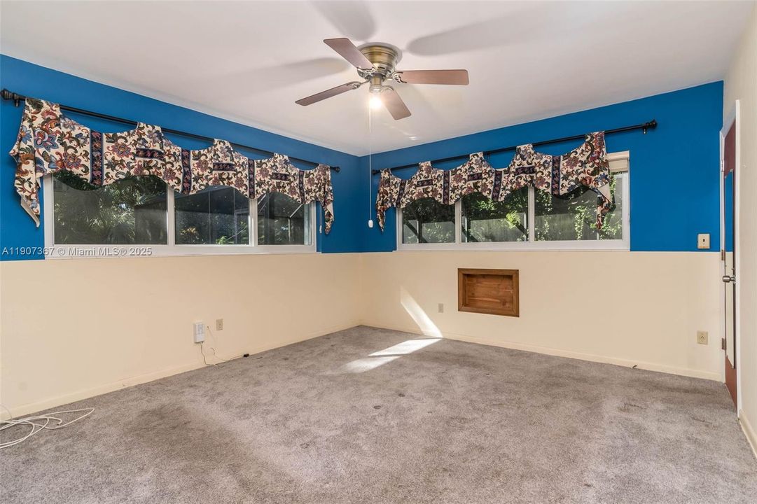 Active With Contract: $950,000 (3 beds, 2 baths, 1991 Square Feet)